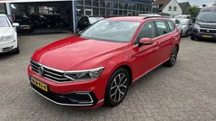 Rood Gebruikt 2020 VW Passat GTE Stationwagen | € 20.950 (Goede deal)