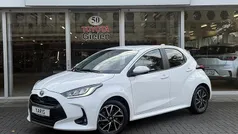 Wit Gebruikt 2024 Toyota Yaris Hybrid Plus Hatchback | € 22.900 (Eerlijke prijs)