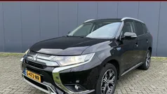 Zwart, metallic lak Gebruikt 2019 Mitsubishi Outlander P-HEV SUV | € 22.950 (Eerlijke prijs)