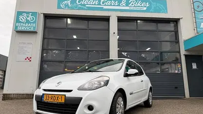 Wit Occasion 2011 Renault Clio II Authentique Hatchback | € 1.950 (Eerlijke prijs)