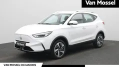 Wit Gebruikt 2023 MG ZS Comfort Sedan | € 21.995 (Eerlijke prijs)