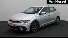 Grijs Gebruikt 2023 VW Polo Life Hatchback | € 22.900 (Eerlijke prijs)