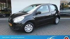Zwart Gebruikt 2009 Renault Twingo Authentique Hatchback | € 2.650 (Eerlijke prijs)