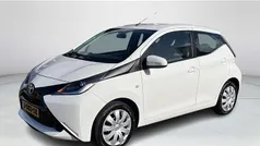 Wit Gebruikt 2014 Toyota Aygo X-play Hatchback | € 7.950 (Eerlijke prijs)