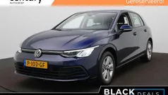 Gebruikt 2022 VW Golf VIII Life Hatchback | € 21.395 (Goede deal)