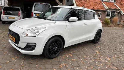 Gebruikt 2020 Suzuki Swift Comfort Hatchback | € 14.200 (Eerlijke prijs)