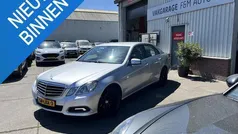 Grijs, metallic lak Gebruikt 2010 Mercedes E200 Avantgarde Sedan | € 9.950 (Goede deal)
