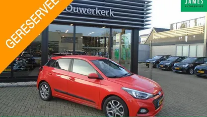 Rood Occasion 2018 Hyundai i20 Comfort Hatchback | € 10.745 (Eerlijke prijs)