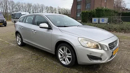 Occasion 2013 Volvo V60 Momentum Stationwagen | € 4.250 (Super prijs)
