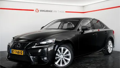 Zwart Gebruikt 2016 Lexus IS300h Business Edition Sedan | € 16.944 (Eerlijke prijs)