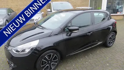 Zwart Gebruikt 2013 Renault Clio IV Dynamique Hatchback | € 4.799 (Eerlijke prijs)