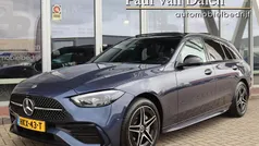 Blauw, metallic lak Gebruikt 2025 Mercedes C300e AMG Line Premium Stationwagen | € 52.750 (Eerlijke prijs)