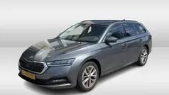 Grijs Gebruikt 2023 Skoda Octavia Ambition Stationwagen | € 22.950 (Eerlijke prijs)