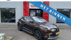Bruin Gebruikt 2016 Toyota C-HR Executive SUV | € 17.749 (Eerlijke prijs)