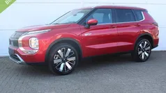 Rood Nieuw 2025 Mitsubishi Outlander Edition SUV | € 55.395 (Eerlijke prijs)