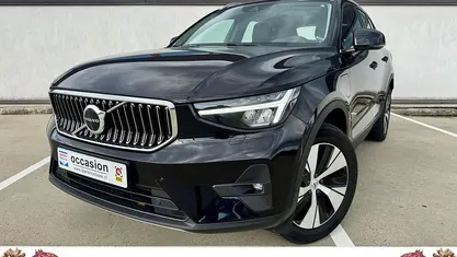 Zwart Gebruikt 2022 Volvo XC40 Plus SUV | € 33.949 (Eerlijke prijs)