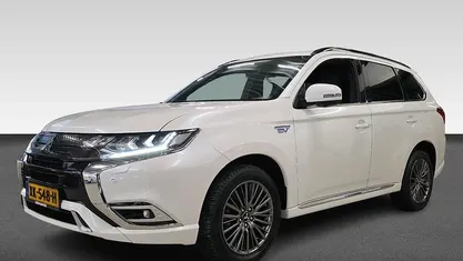 Wit Gebruikt 2019 Mitsubishi Outlander P-HEV Edition SUV | € 19.730 (Eerlijke prijs)