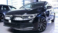 Gebruikt 2021 VW Golf VIII Style Sedan | € 31.250 (Eerlijke prijs)