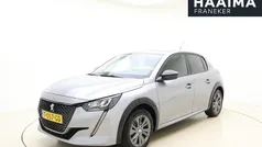Grijs Gebruikt 2023 Peugeot e-208 Allure Hatchback | € 20.945 (Eerlijke prijs)