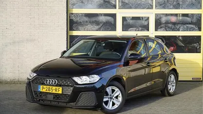 Zwart (metallic) Occasion 2022 Audi A1 Sportback Proline Hatchback | € 14.750 (Goede deal)