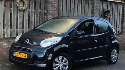 Zwart (metallic) Gebruikt 2012 Citroën C1 SELECTION Hatchback | € 3.599 (Eerlijke prijs)