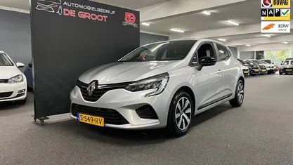 Grijs (metallic) Gebruikt 2023 Renault Clio V Equilibre Hatchback | € 14.950 (Super prijs)