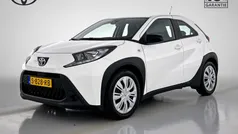 Wit Gebruikt 2023 Toyota Aygo Play Hatchback | € 16.945 (Goede deal)