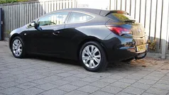 Zwart Gebruikt 2013 Opel Astra GTC Design Edition Hatchback | € 6.650 (Eerlijke prijs)