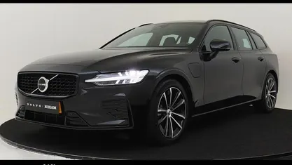 Zwart Gebruikt 2024 Volvo V60 Plus Stationwagen | € 43.890 (Eerlijke prijs)