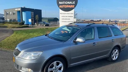 Grijs Occasion 2013 Skoda Octavia Stationwagen | € 3.350 (Goede deal)
