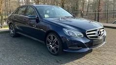 Blauw, metallic lak Gebruikt 2016 Mercedes E400 Avantgarde Sedan | € 23.900 (Eerlijke prijs)