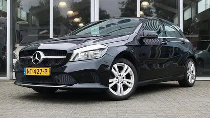 Zwart Gebruikt 2016 Mercedes A180 Ambition Hatchback | € 11.450 (Eerlijke prijs)