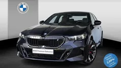 Zwart, metallic lak Gebruikt 2023 BMW i5 M Sport Sedan | € 59.850 (Eerlijke prijs)