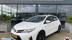Wit Gebruikt 2014 Toyota Auris Comfort Hatchback | € 9.200 (Eerlijke prijs)