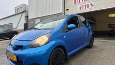 Blauw Gebruikt 2010 Toyota Aygo Hatchback | € 2.499 (Eerlijke prijs)