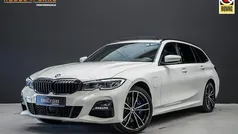 Wit Gebruikt 2021 BMW 330 Executive Stationwagen | € 37.995 (Eerlijke prijs)