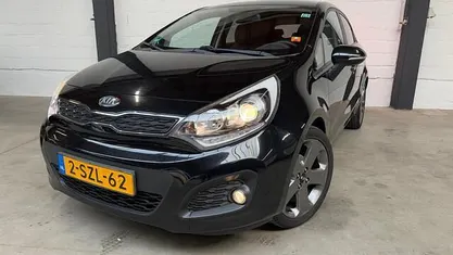 Zwart Gebruikt 2014 Kia Rio Plus Hatchback | € 5.500 (Eerlijke prijs)