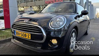 Zwart Occasion 2017 Mini Cooper Business Hatchback | € 12.890 (Goede deal)