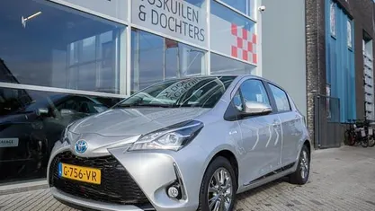 Grijs Occasion 2018 Toyota Yaris Hybrid Design Hatchback | € 15.950 (Goede deal)