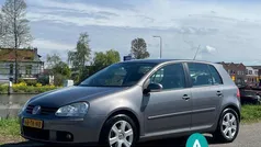 Grijs, metallic lak Gebruikt 2006 VW Golf V Hatchback | € 3.250 (Eerlijke prijs)