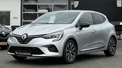 Zilver Gebruikt 2023 Renault Clio V Techno Hatchback | € 19.240 (Eerlijke prijs)