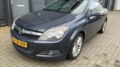 Occasion Opel Astra Cabriolet Cosmo 140 PK (102 kW) 2007 Grijs Cabriolet