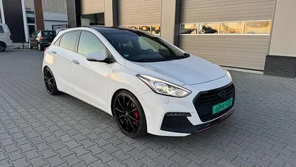 Wit (metallic) Occasion 2015 Hyundai i30 Edition Hatchback | € 13.995 (Eerlijke prijs)