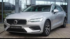 Grijs Gebruikt 2022 Volvo V60 Core Stationwagen | € 32.995 (Eerlijke prijs)