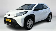 Wit Gebruikt 2024 Toyota Aygo Play Hatchback | € 17.950 (Eerlijke prijs)