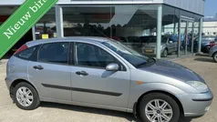 Grijs, metallic lak Gebruikt 2005 Ford Focus Futura Hatchback | € 2.950 (Eerlijke prijs)