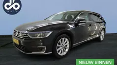 Zwart Gebruikt 2016 VW Passat Highline Stationwagen | € 10.934 (Eerlijke prijs)