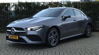 Grijs Gebruikt 2023 Mercedes CLA250e AMG line Sedan | € 35.895 (Goede deal)