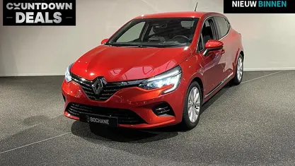 Rood Gebruikt 2021 Renault Clio V Intens Hatchback | € 12.745 (Eerlijke prijs)