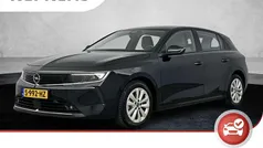 Zwart Gebruikt 2023 Opel Astra Edition Hatchback | € 21.400 (Goede deal)
